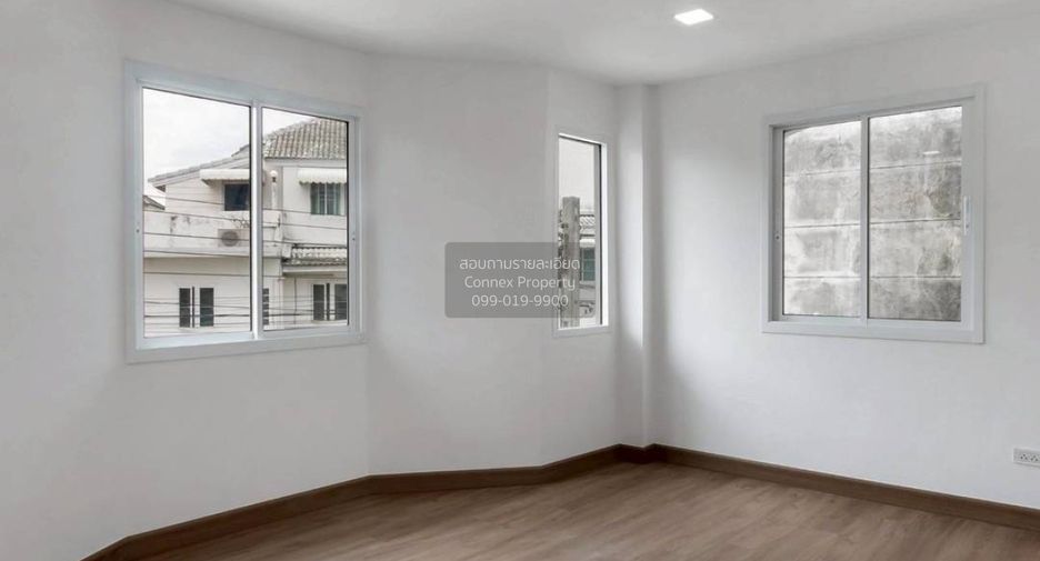 For sale 4 bedrooms townhouse in Don Mueang, Bangkok