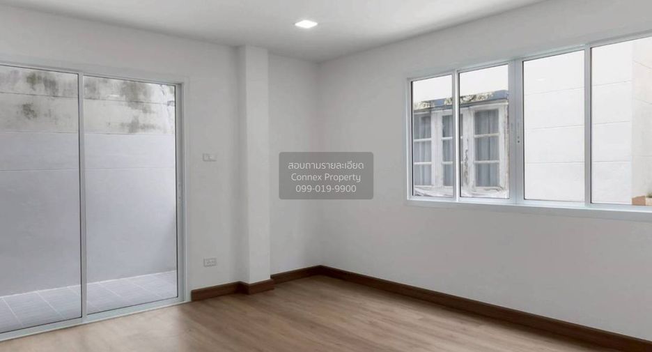 For sale 4 bedrooms townhouse in Don Mueang, Bangkok