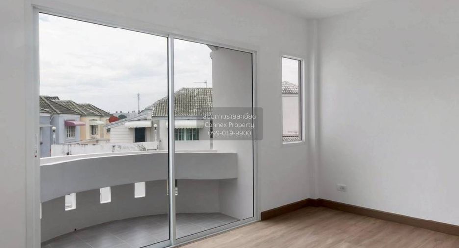 For sale 4 bedrooms townhouse in Don Mueang, Bangkok