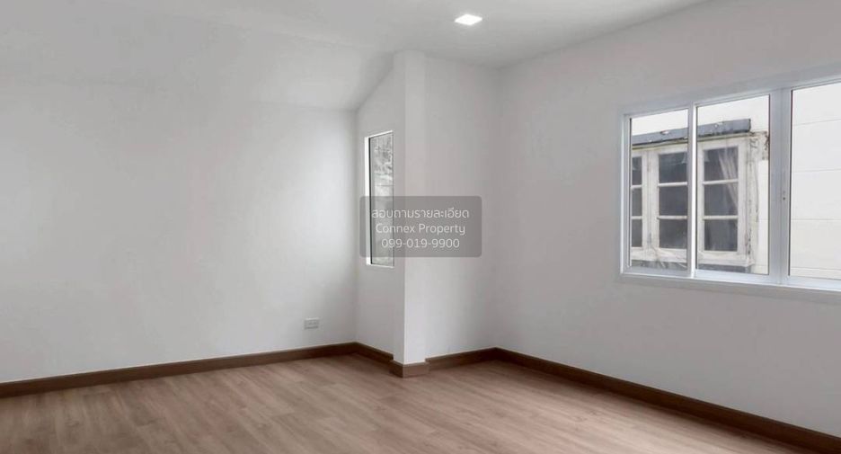 For sale 4 bedrooms townhouse in Don Mueang, Bangkok