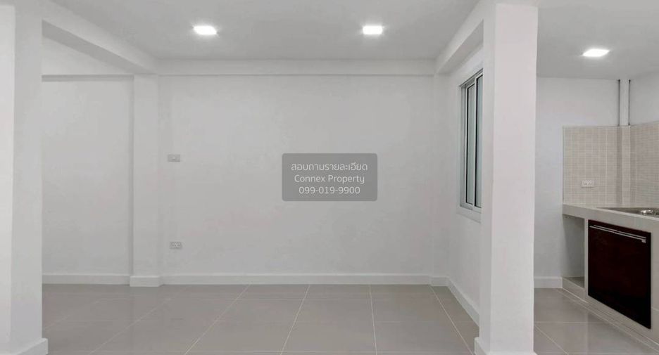 For sale 4 bedrooms townhouse in Don Mueang, Bangkok