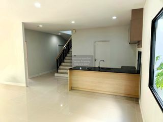 Casa en venta de 4 habitaciones en Sai Mai, Bangkok