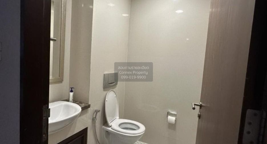 Аренда 4 спальни кондо в Щаттхана, Бангкок