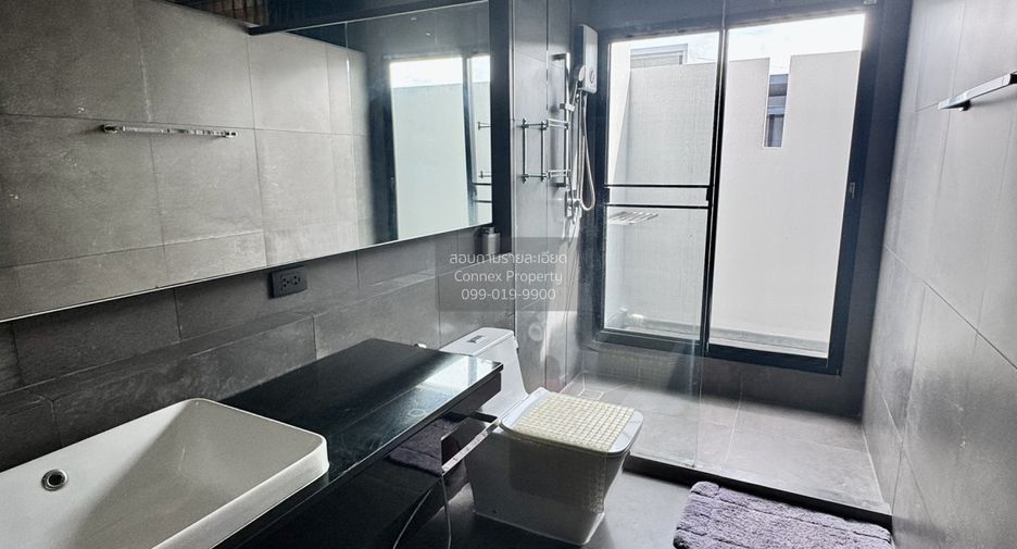 For rent 3 bedrooms townhouse in Bang Phli, Samut Prakan