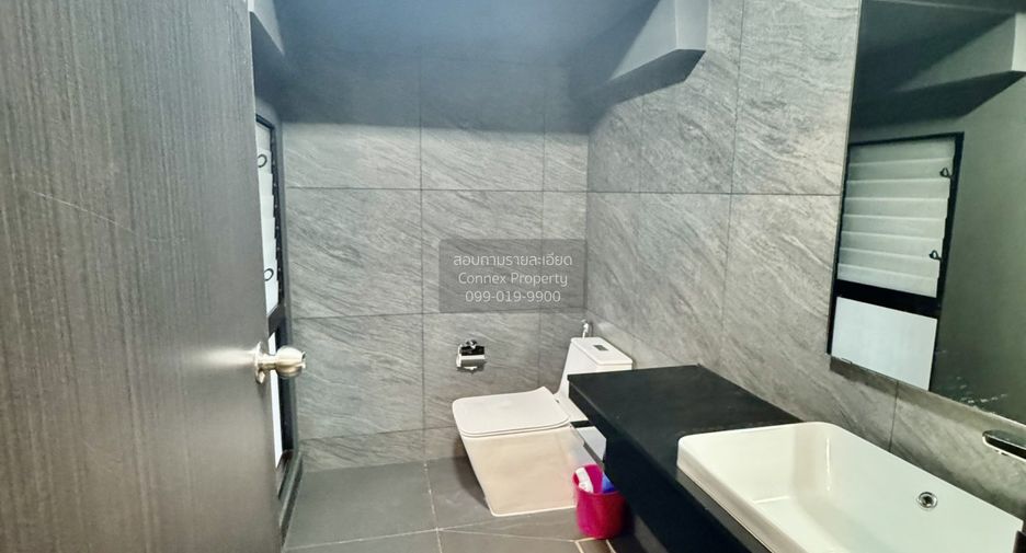 For rent 3 bedrooms townhouse in Bang Phli, Samut Prakan