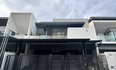 For rent 3 bedrooms townhouse in Bang Phli, Samut Prakan