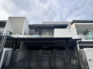 For rent 3 bedrooms townhouse in Bang Phli, Samut Prakan