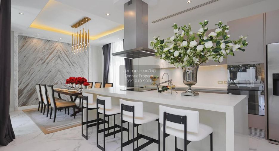 For rent 4 bedrooms house in Watthana, Bangkok