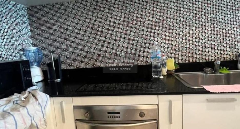 For rent 2 bedrooms condo in Watthana, Bangkok