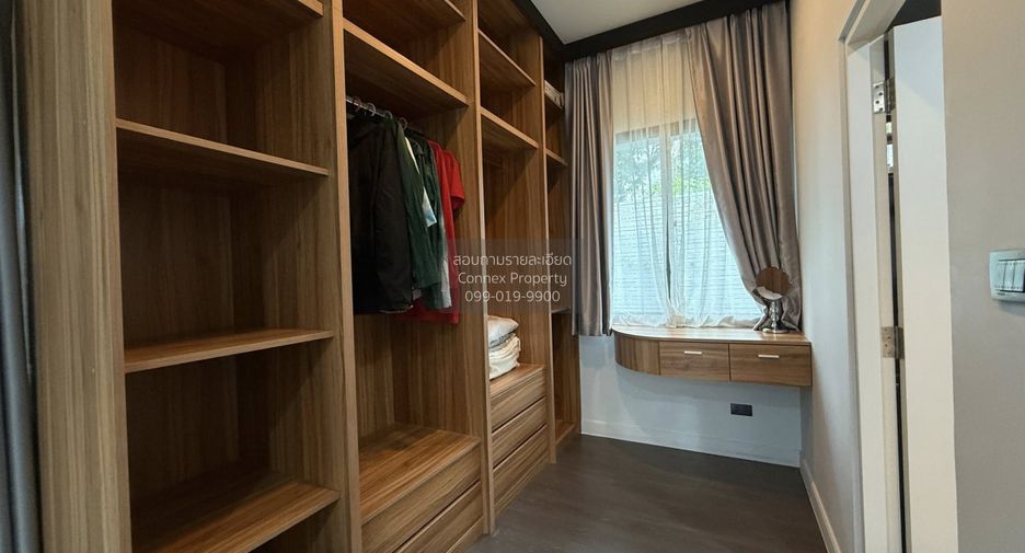 For rent 4 bedrooms house in Bang Kapi, Bangkok