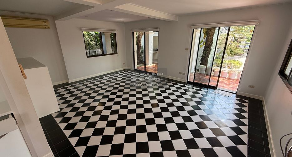 For rent 3 bedrooms house in Khan Na Yao, Bangkok