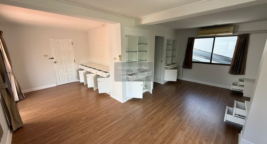 For rent 3 bedrooms house in Khan Na Yao, Bangkok