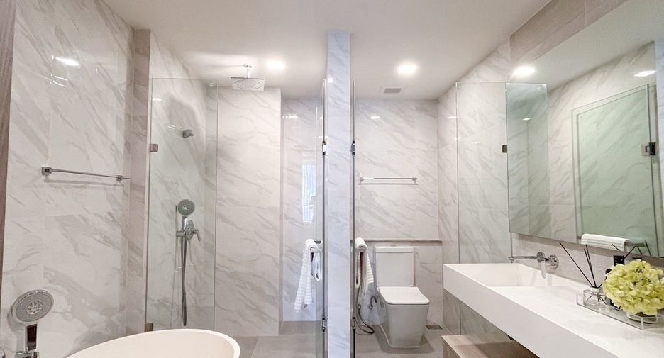For rent 3 bedrooms condo in Watthana, Bangkok