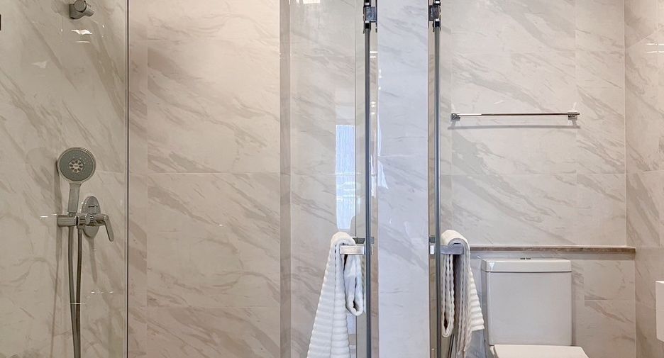 For rent 3 bedrooms condo in Watthana, Bangkok