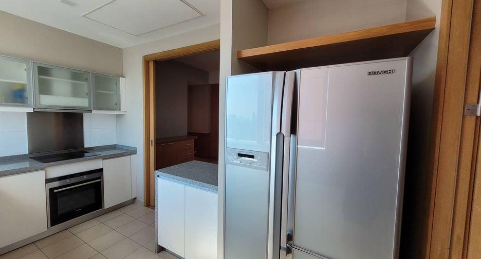 For rent 3 ベッドルーム condo in Khlong Toei, Bangkok