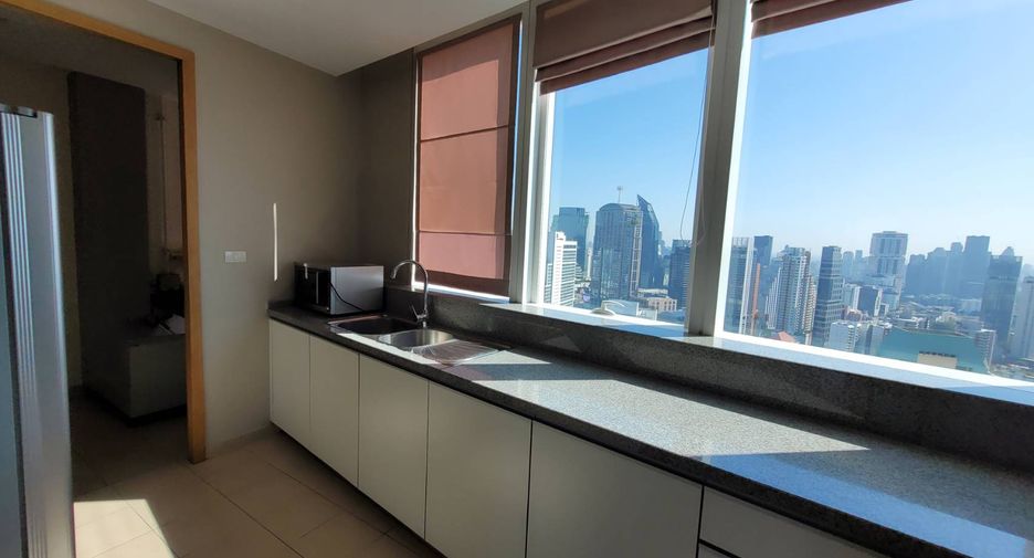 For rent 3 ベッドルーム condo in Khlong Toei, Bangkok
