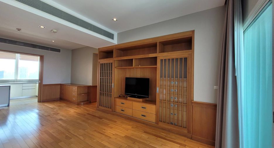 For rent 3 ベッドルーム condo in Khlong Toei, Bangkok