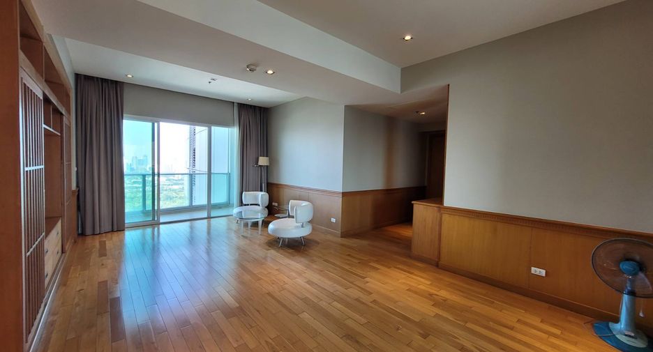 For rent 3 ベッドルーム condo in Khlong Toei, Bangkok