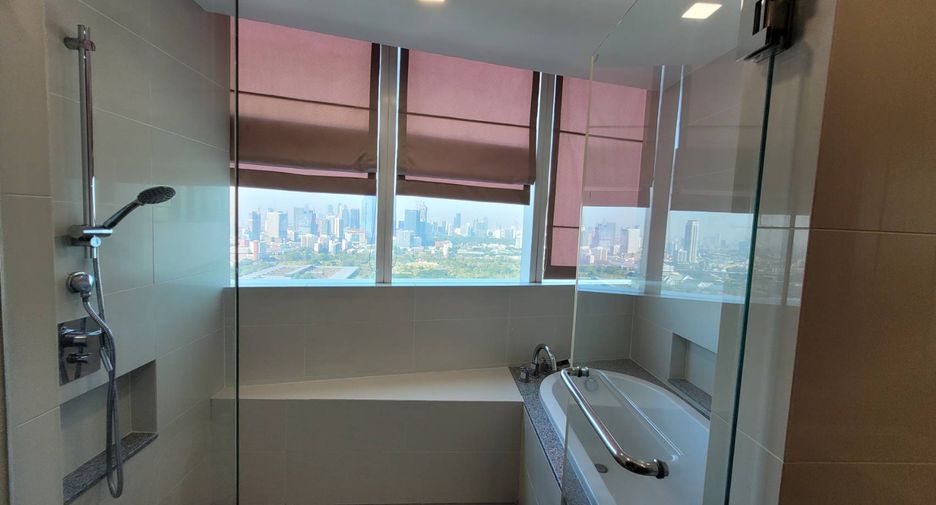 For rent 3 ベッドルーム condo in Khlong Toei, Bangkok