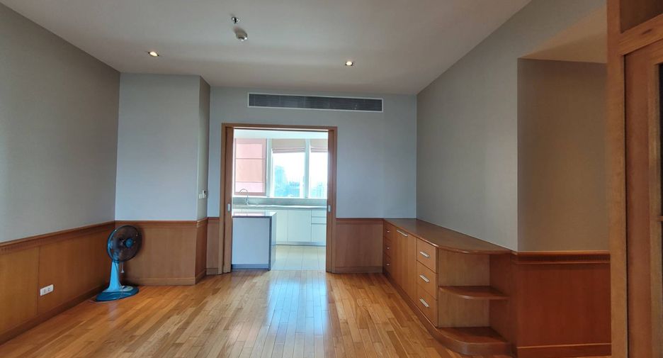 For rent 3 ベッドルーム condo in Khlong Toei, Bangkok