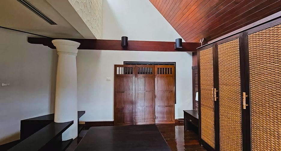 For rent 3 bedrooms condo in Bang Lamung, Chonburi