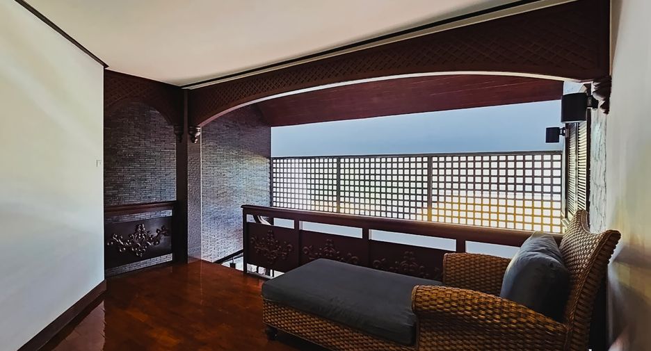 For rent 3 bedrooms condo in Bang Lamung, Chonburi