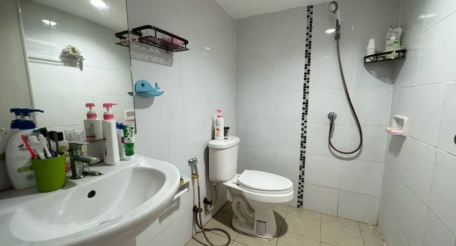 For sale 3 bedrooms townhouse in Bang Lamung, Chonburi