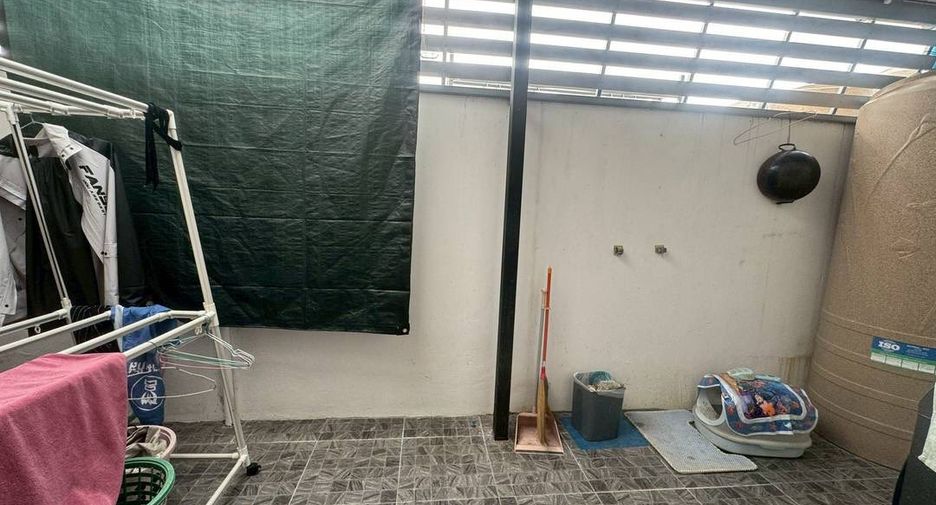 For sale 3 bedrooms townhouse in Bang Lamung, Chonburi
