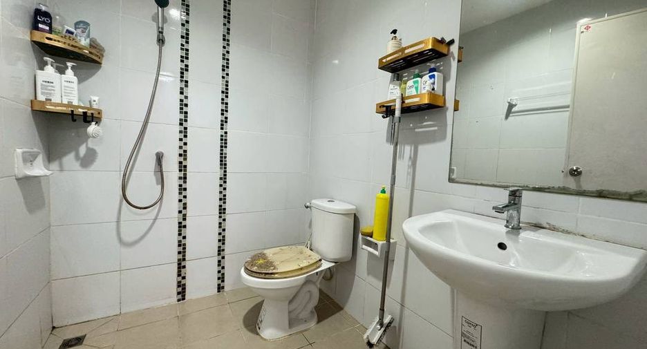 For sale 3 bedrooms townhouse in Bang Lamung, Chonburi