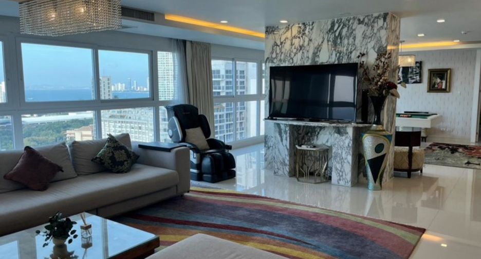 For sale 2 bedrooms condo in Pratumnak, Pattaya