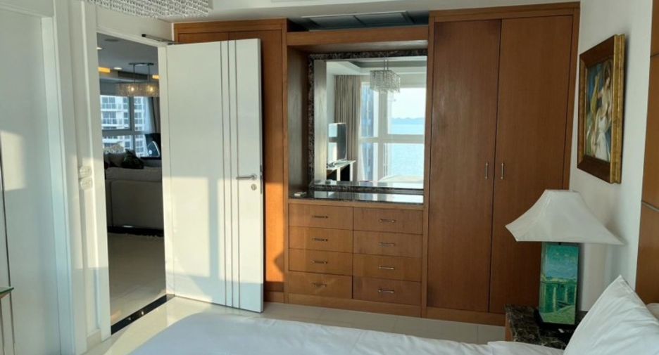 For sale 2 bedrooms condo in Pratumnak, Pattaya