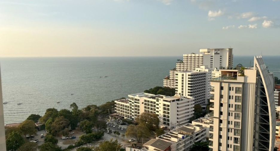 For sale 2 bedrooms condo in Pratumnak, Pattaya