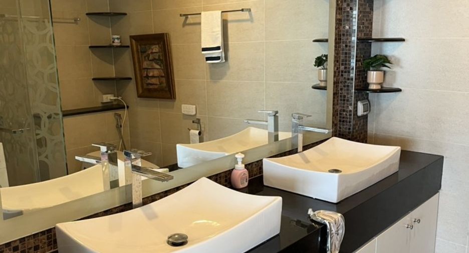 For sale 2 bedrooms condo in Pratumnak, Pattaya