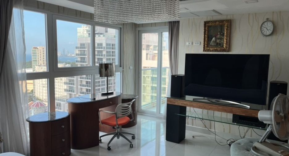 For sale 2 bedrooms condo in Pratumnak, Pattaya