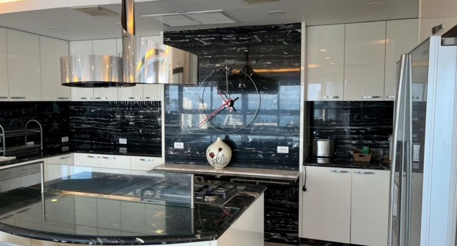 For sale 2 bedrooms condo in Pratumnak, Pattaya