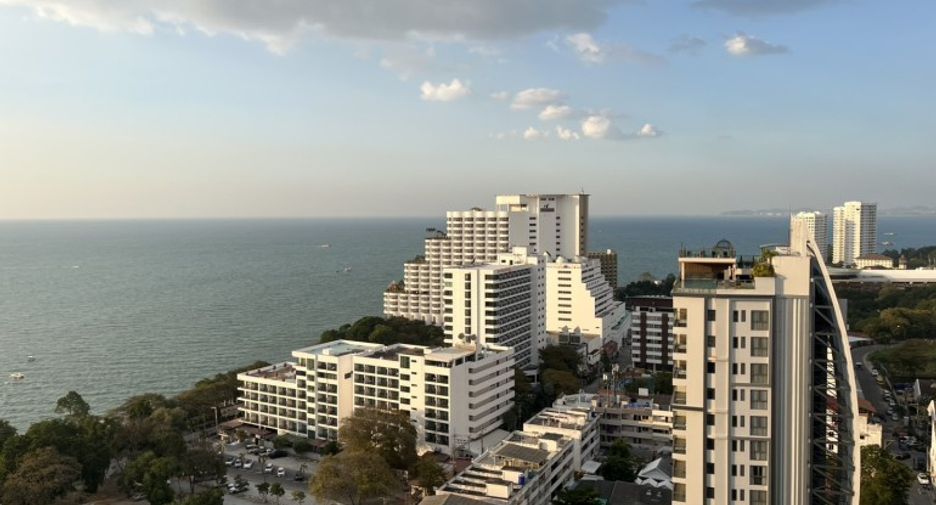 For sale 2 bedrooms condo in Pratumnak, Pattaya