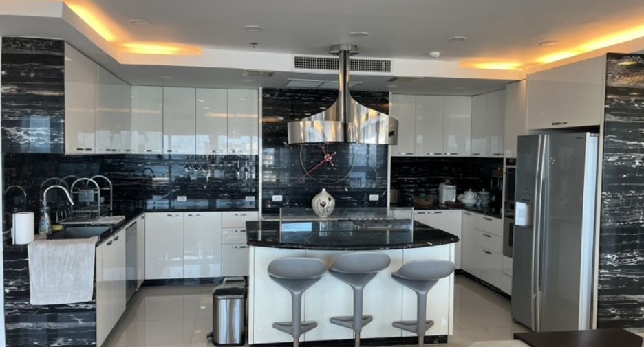 For sale 2 bedrooms condo in Pratumnak, Pattaya