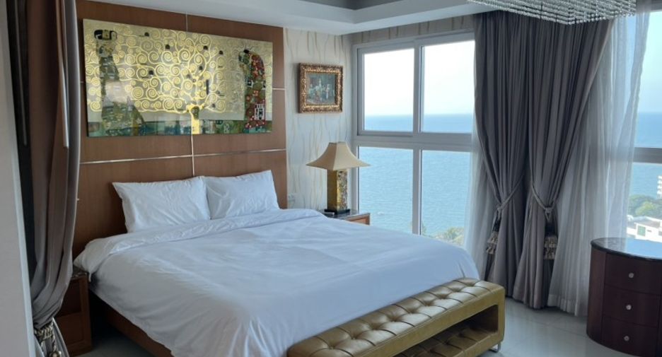 For sale 2 bedrooms condo in Pratumnak, Pattaya