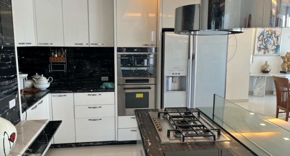 For sale 2 bedrooms condo in Pratumnak, Pattaya