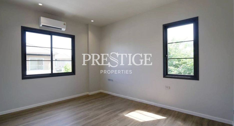 For sale 4 bedrooms house in East Pattaya, Pattaya