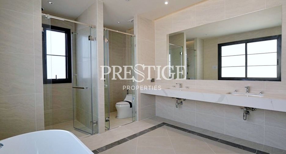 For sale 4 bedrooms house in East Pattaya, Pattaya