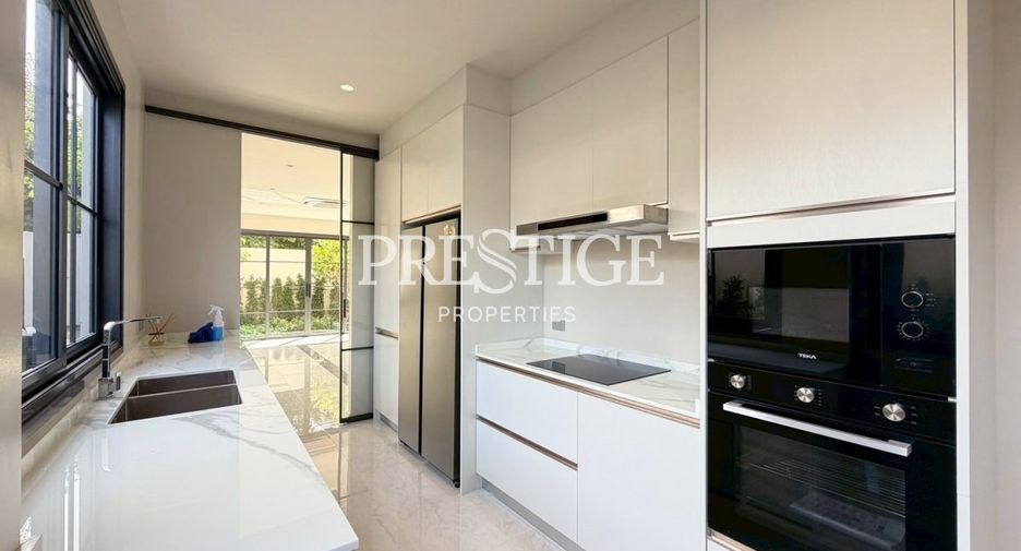 For sale 4 bedrooms house in East Pattaya, Pattaya