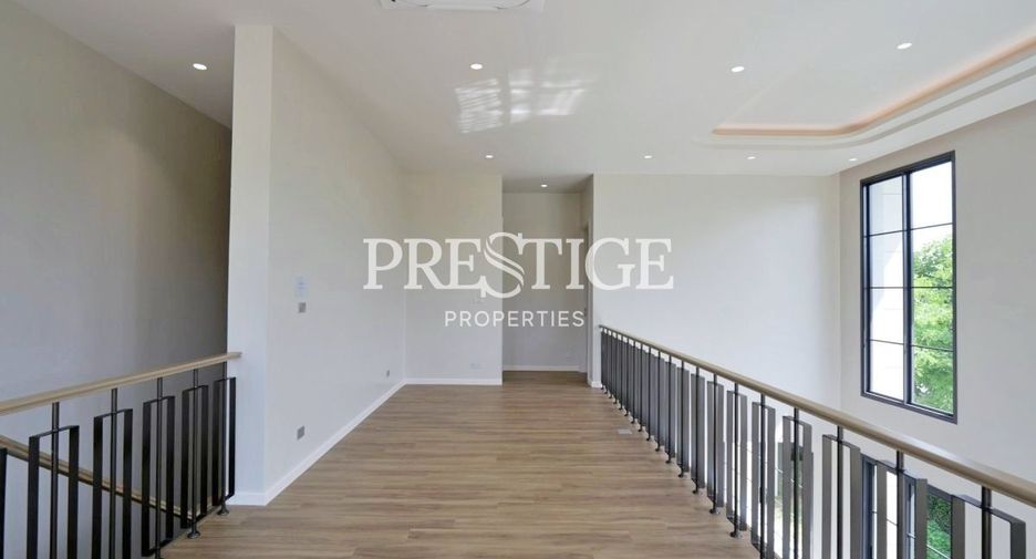 For sale 4 bedrooms house in East Pattaya, Pattaya