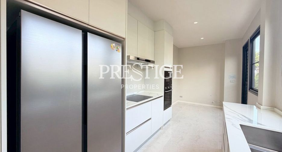 For sale 4 bedrooms house in East Pattaya, Pattaya