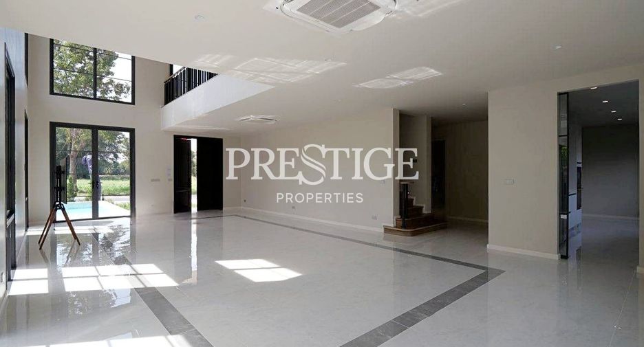 For sale 4 bedrooms house in East Pattaya, Pattaya
