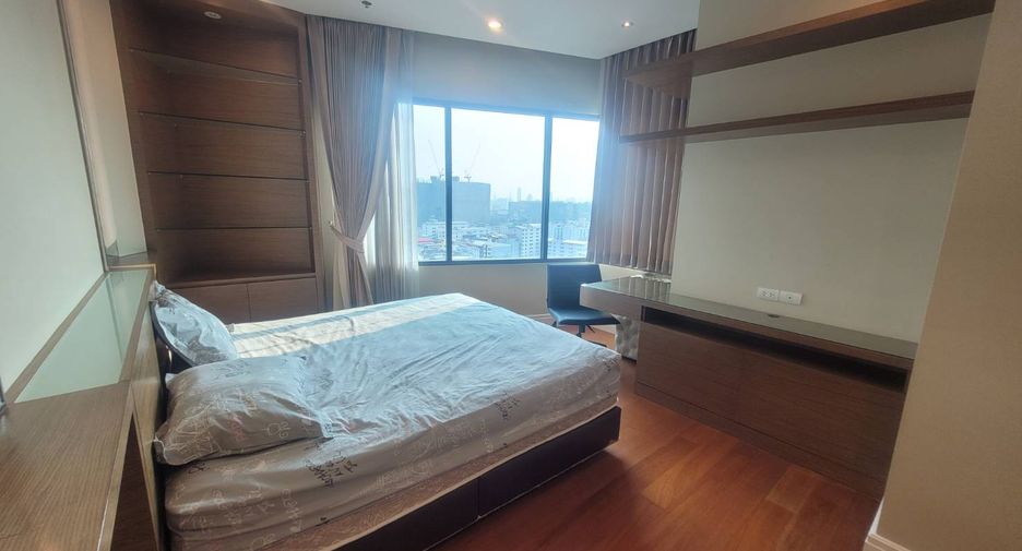 For rent 2 bedrooms condo in Khlong Toei, Bangkok