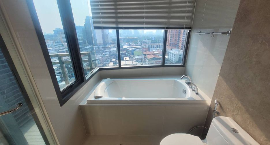 For rent 2 bedrooms condo in Khlong Toei, Bangkok