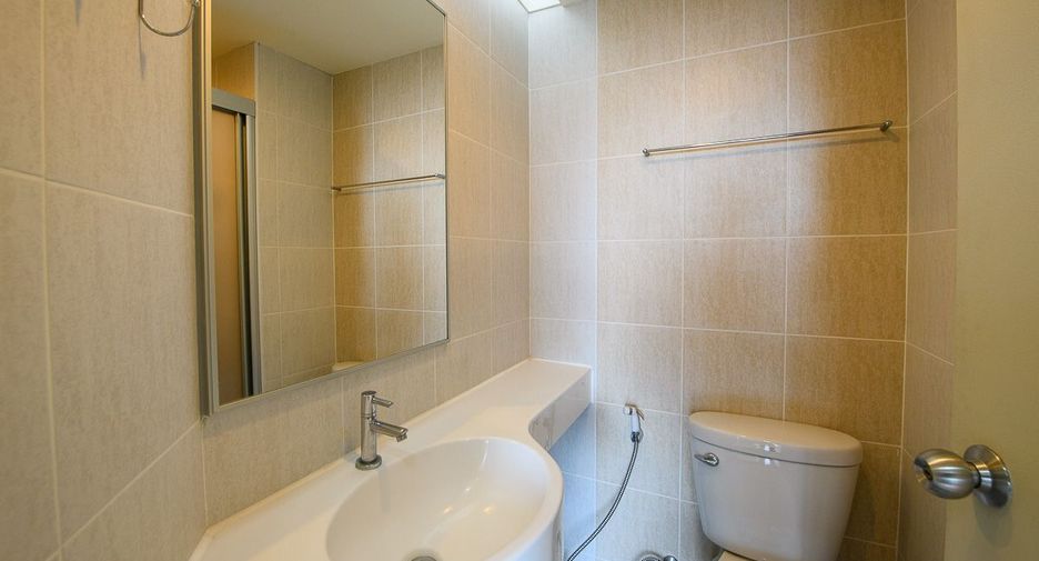 Condo en alquiler de 2 habitaciones en North Pattaya, Pattaya