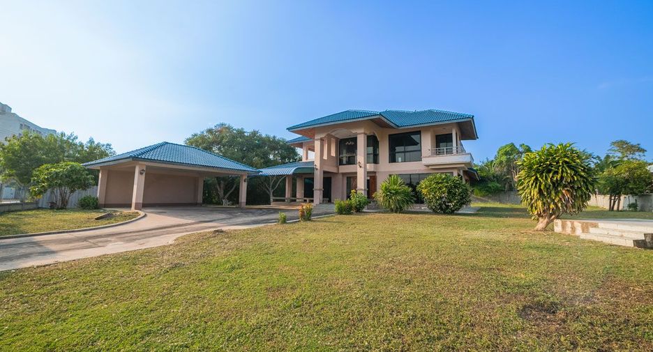 For sale 6 bedrooms house in Sattahip, Chonburi