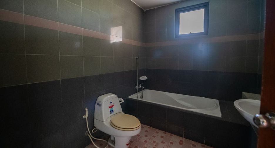 For sale 6 bedrooms house in Sattahip, Chonburi